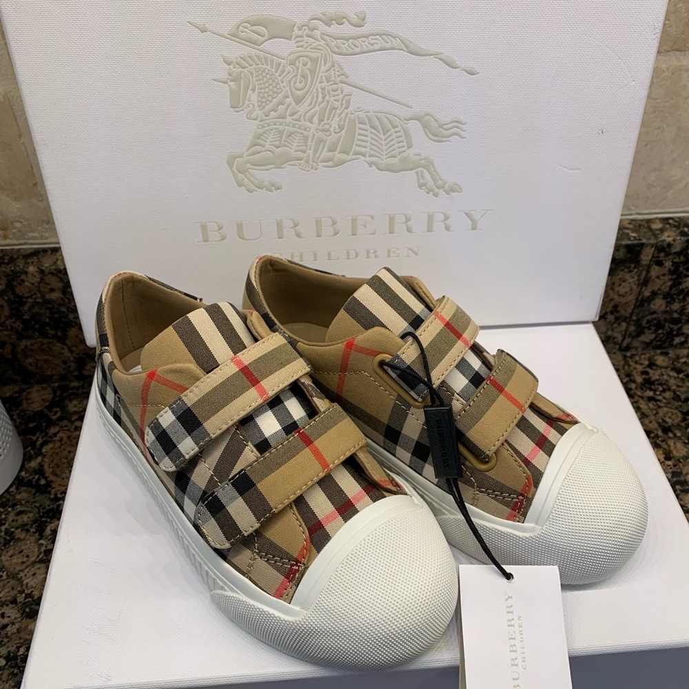 Burberry Belside Sneakers